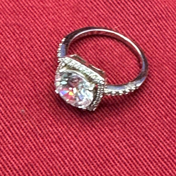 Sparkling Faceted Clear Crystal Square Halo Silver-Tone Ring Size 8. - Picture 14 of 16